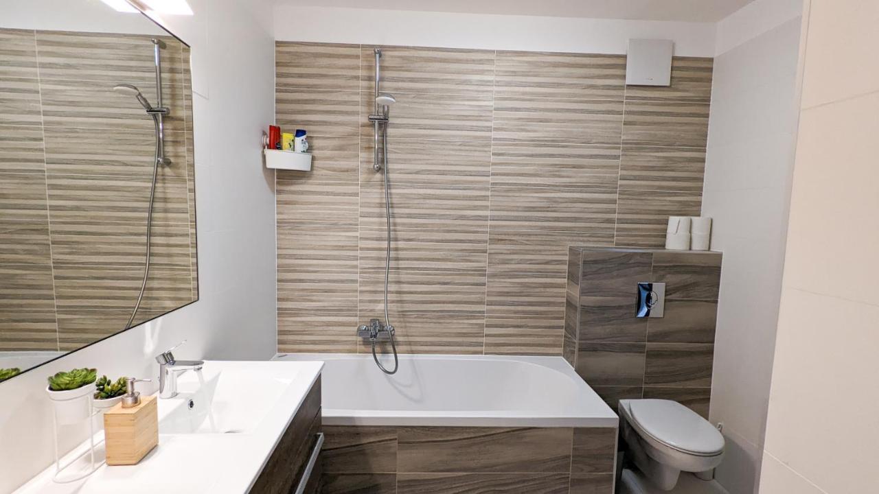 Modern Luxe In Heart Of Downtown Apartman