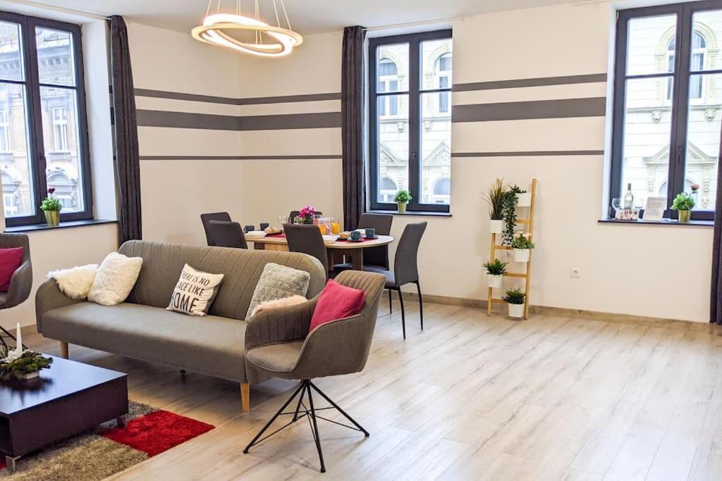 Modern Luxe In Heart Of Downtown Appartement Budapest