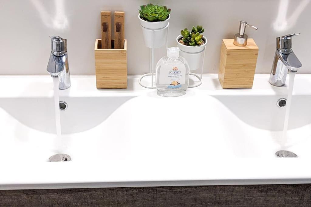 Modern Luxe In Heart Of Downtown Apartamento