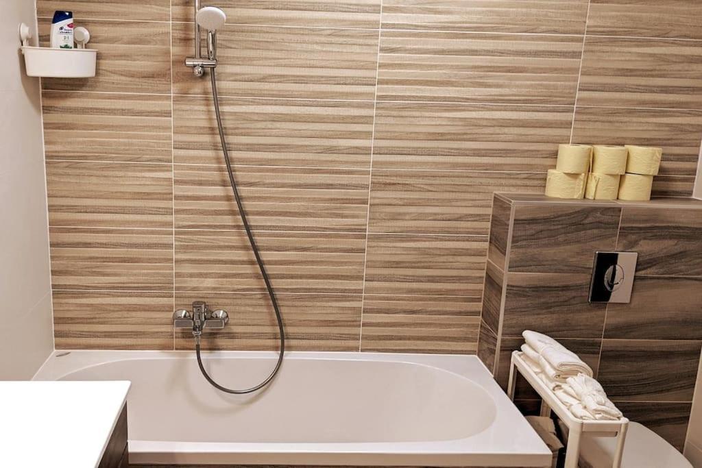 Modern Luxe In Heart Of Downtown Appartement Budapest