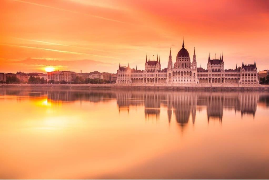 Modern Luxe In Heart Of Downtown Appartement Budapest